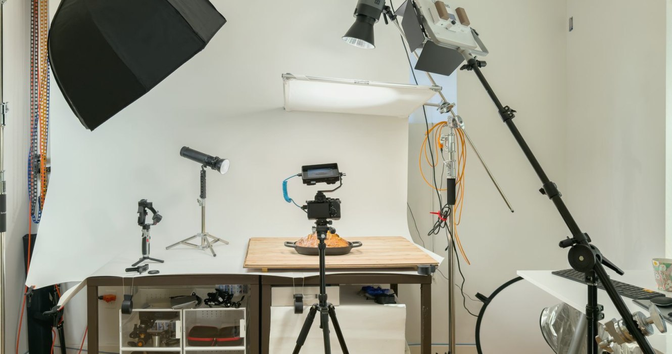 Slik rigger vi et studio fra tom hall til klart for sending